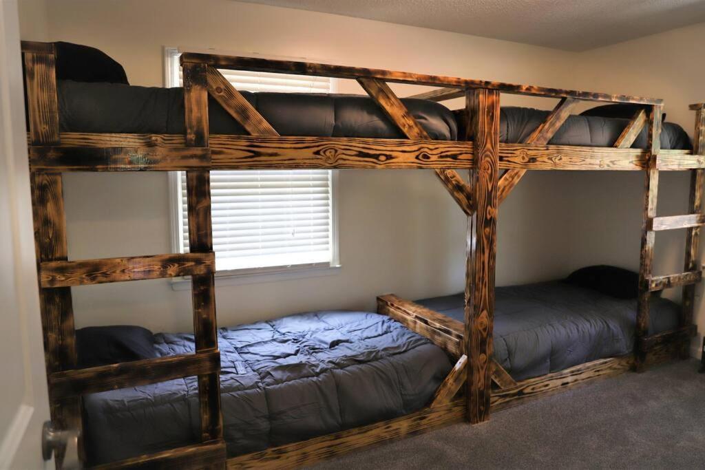 3 Bedroom Vacation Home Next To Silver Dollar City Μπράνσον Εξωτερικό φωτογραφία